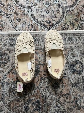 Girls NWT Crochet Slip-On Flats - Cream